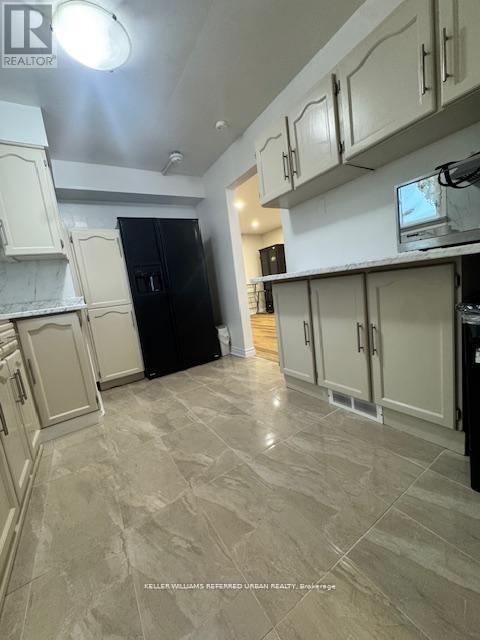 39 Franson Crescent, Toronto, Ontario  M9M 1T6 - Photo 5 - W12929522