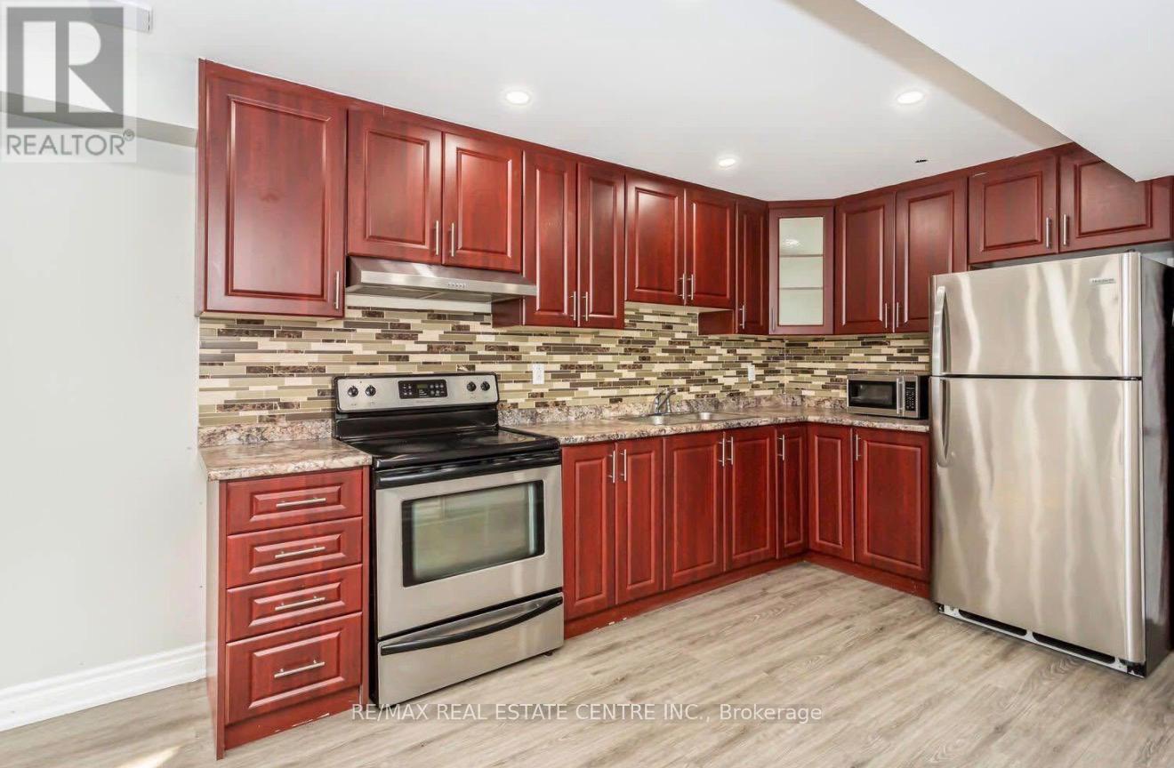 689 Ambroise Crescent, Milton, Ontario  L9T 0M4 - Photo 9 - W12929556