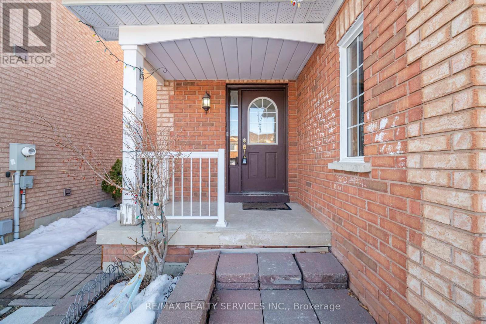 47 Twin Pines Crescent, Brampton, Ontario  L7A 1M8 - Photo 3 - W12929582