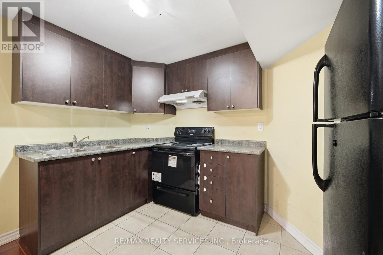 47 Twin Pines Crescent, Brampton, Ontario  L7A 1M8 - Photo 46 - W12929582