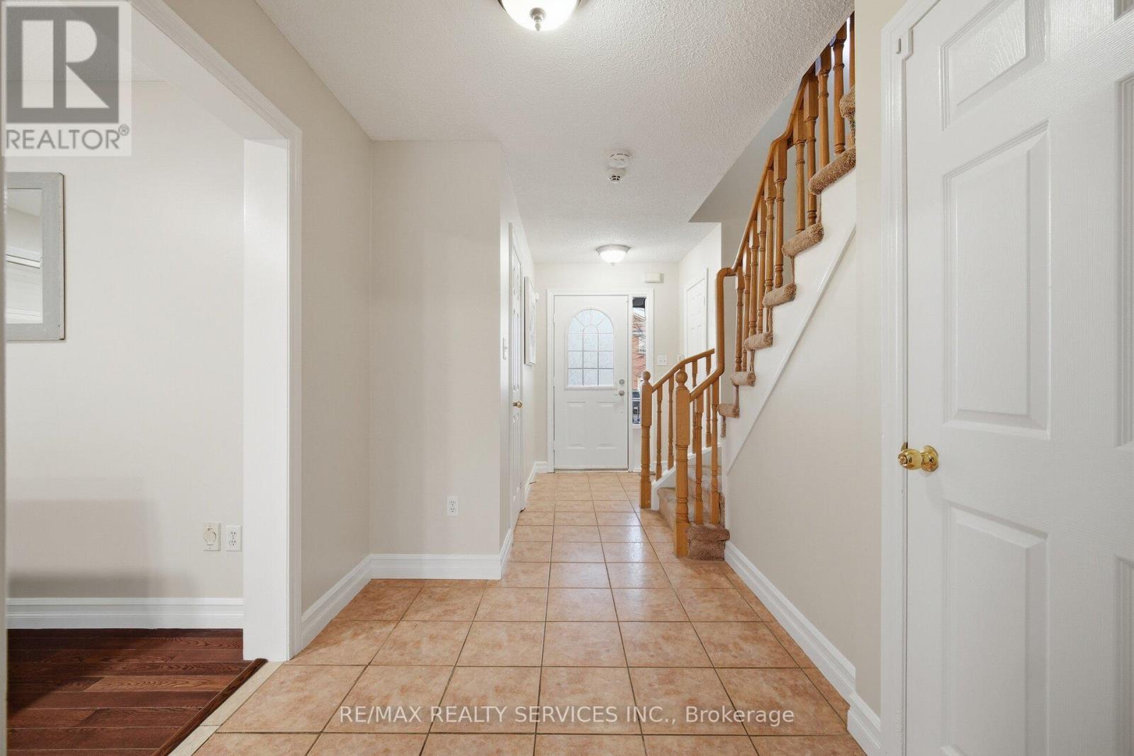 47 Twin Pines Crescent, Brampton, Ontario  L7A 1M8 - Photo 5 - W12929582