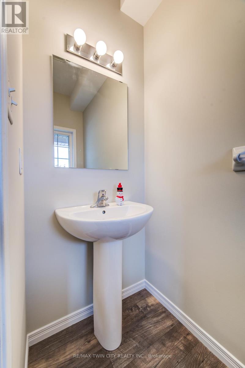 40 - 50 Pinnacle Drive, Kitchener, Ontario  N2P 1C5 - Photo 9 - X12929532