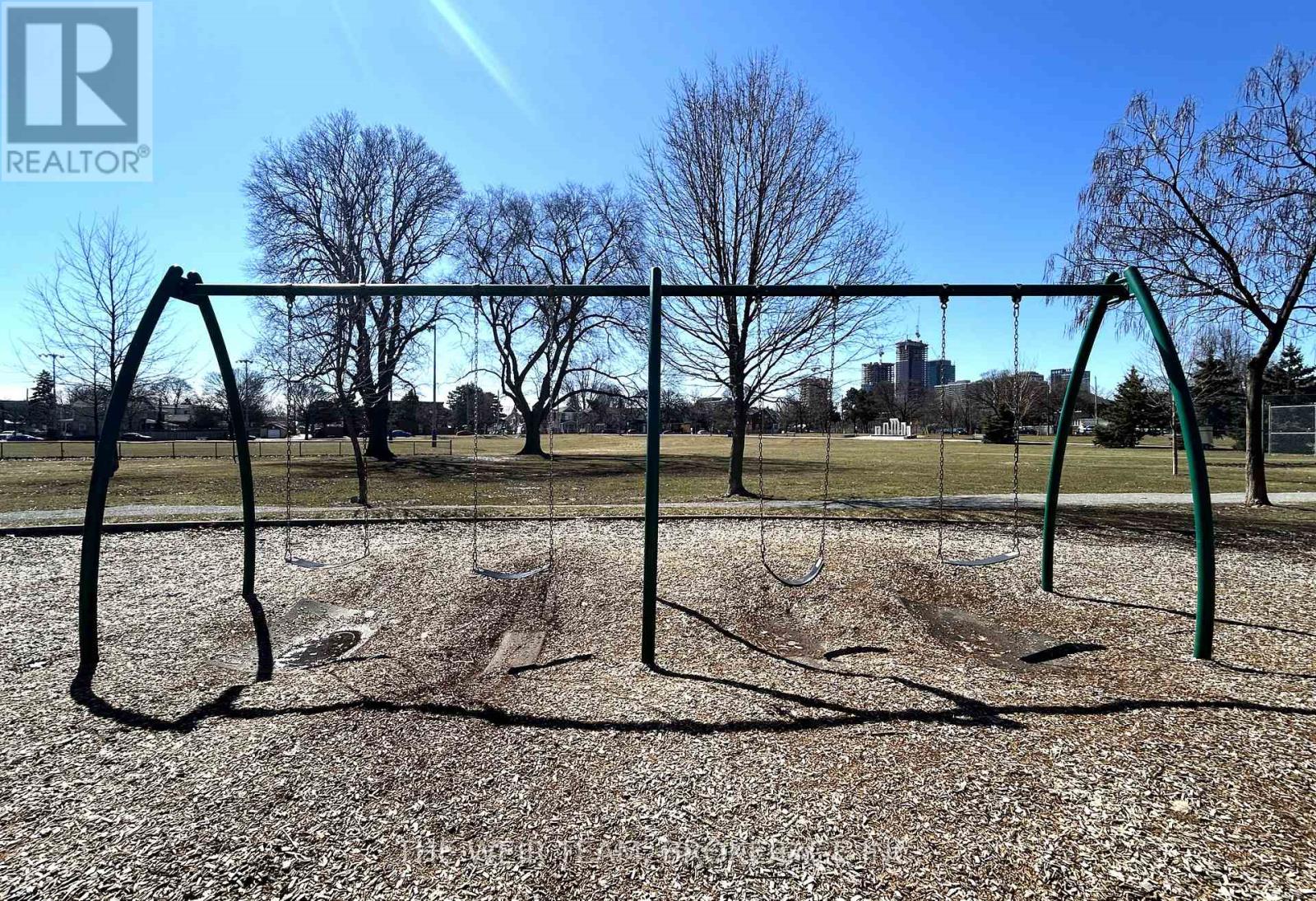 10 Eldon Avenue, Toronto, Ontario  M4C 5G1 - Photo 29 - E12926932