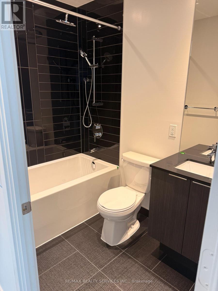 3907 - 448 Burnhamthorpe Road W, Mississauga, Ontario  L5A 3H7 - Photo 9 - W12926856