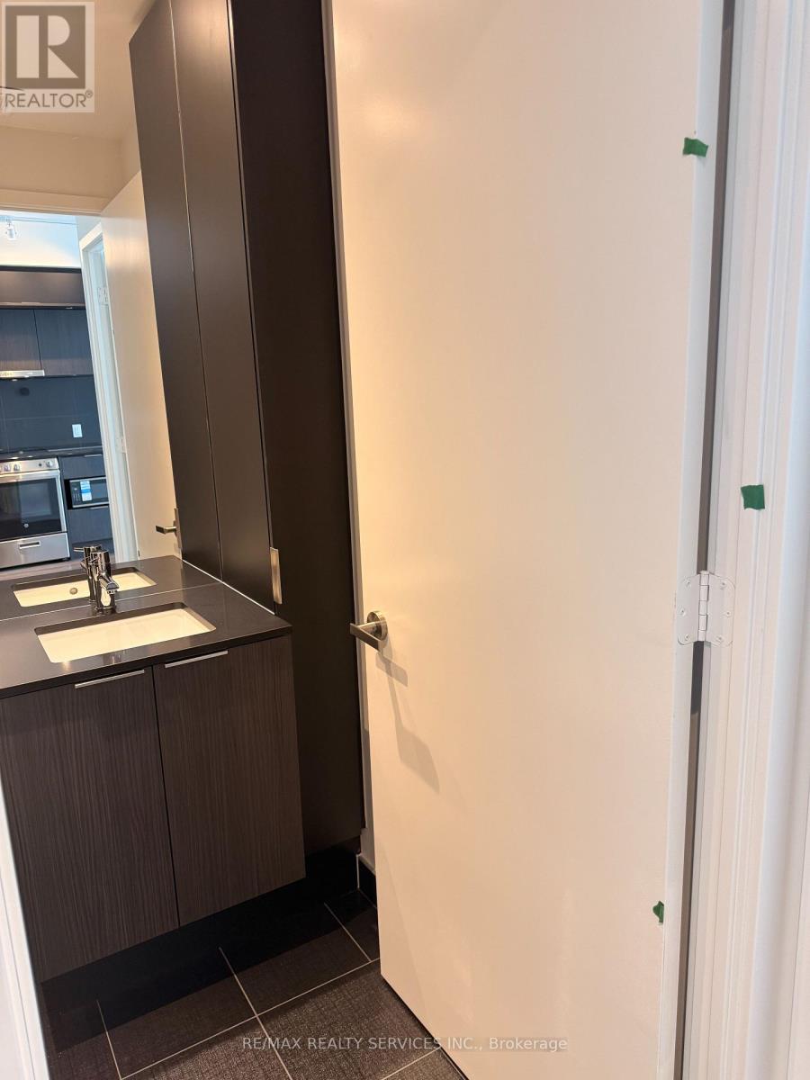 3907 - 448 Burnhamthorpe Road W, Mississauga, Ontario  L5A 3H7 - Photo 10 - W12926856