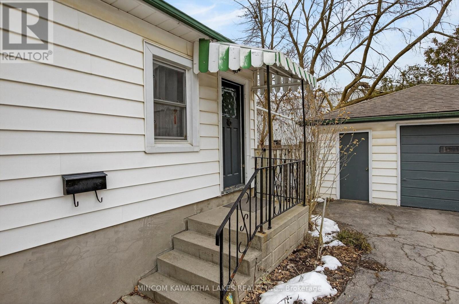 469 Edison Avenue, Peterborough, Ontario  K9J 4G4 - Photo 3 - X12929626