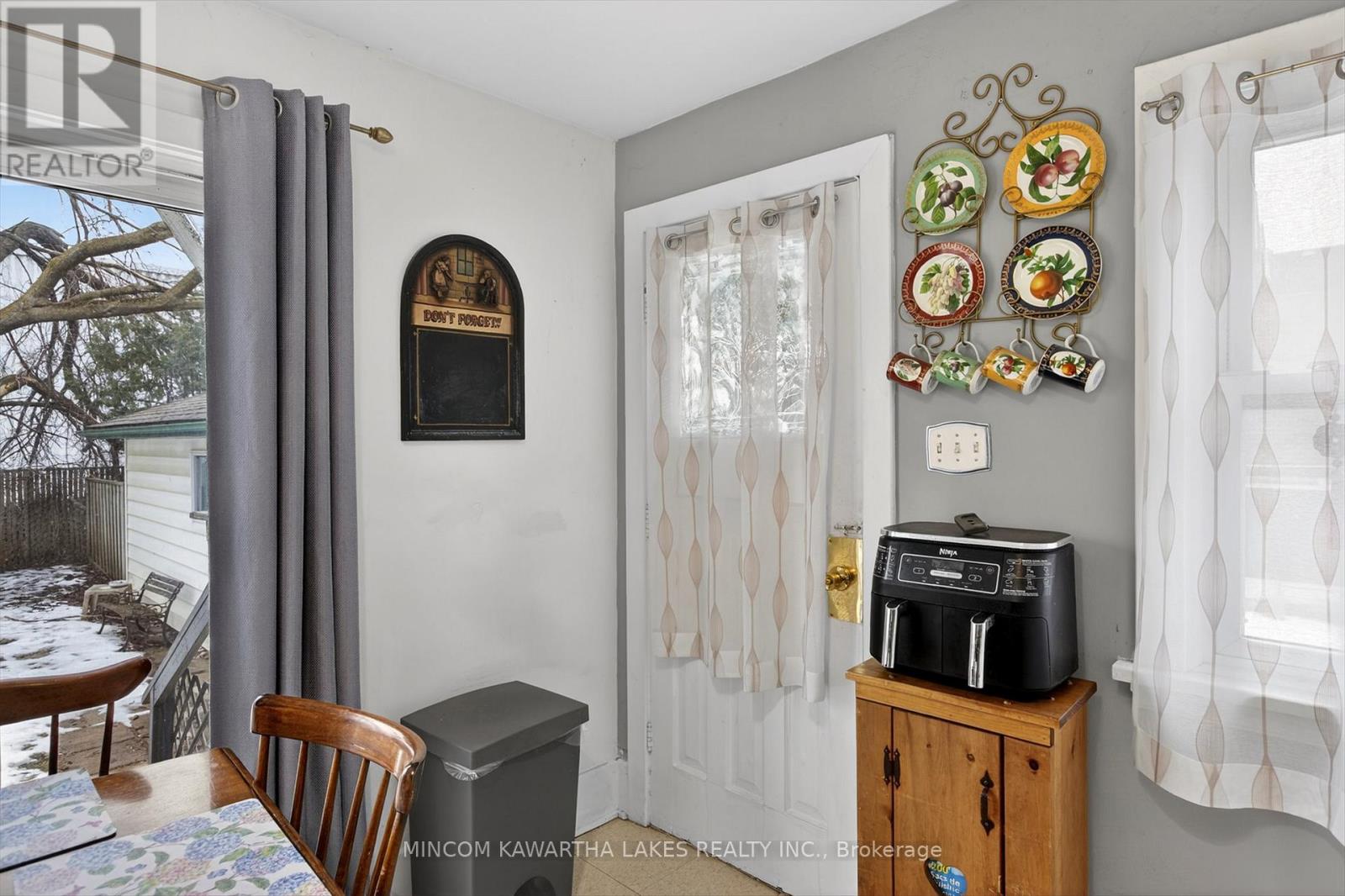 469 Edison Avenue, Peterborough, Ontario  K9J 4G4 - Photo 4 - X12929626