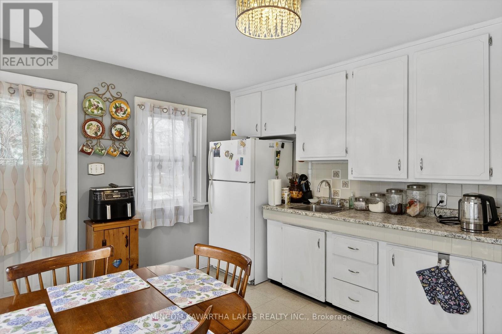 469 Edison Avenue, Peterborough, Ontario  K9J 4G4 - Photo 5 - X12929626