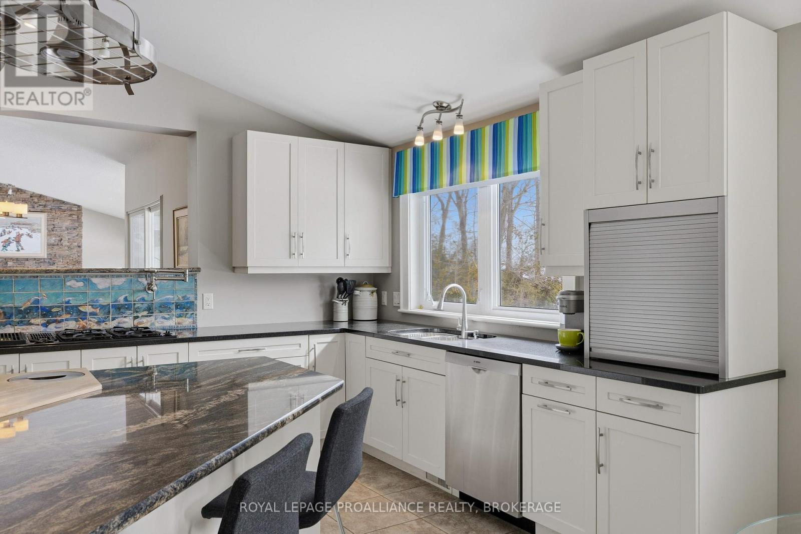 27 Riverside Drive, Kingston, Ontario  K7L 4V1 - Photo 15 - X12929684