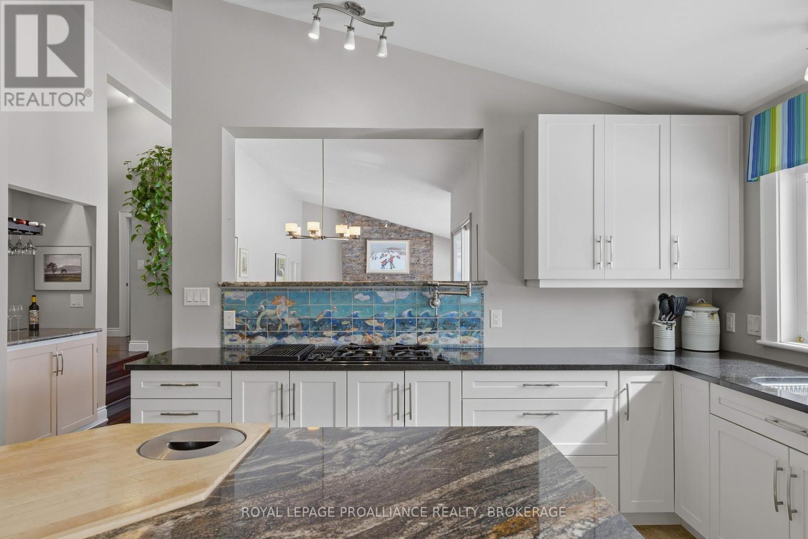 27 Riverside Drive, Kingston, Ontario  K7L 4V1 - Photo 16 - X12929684