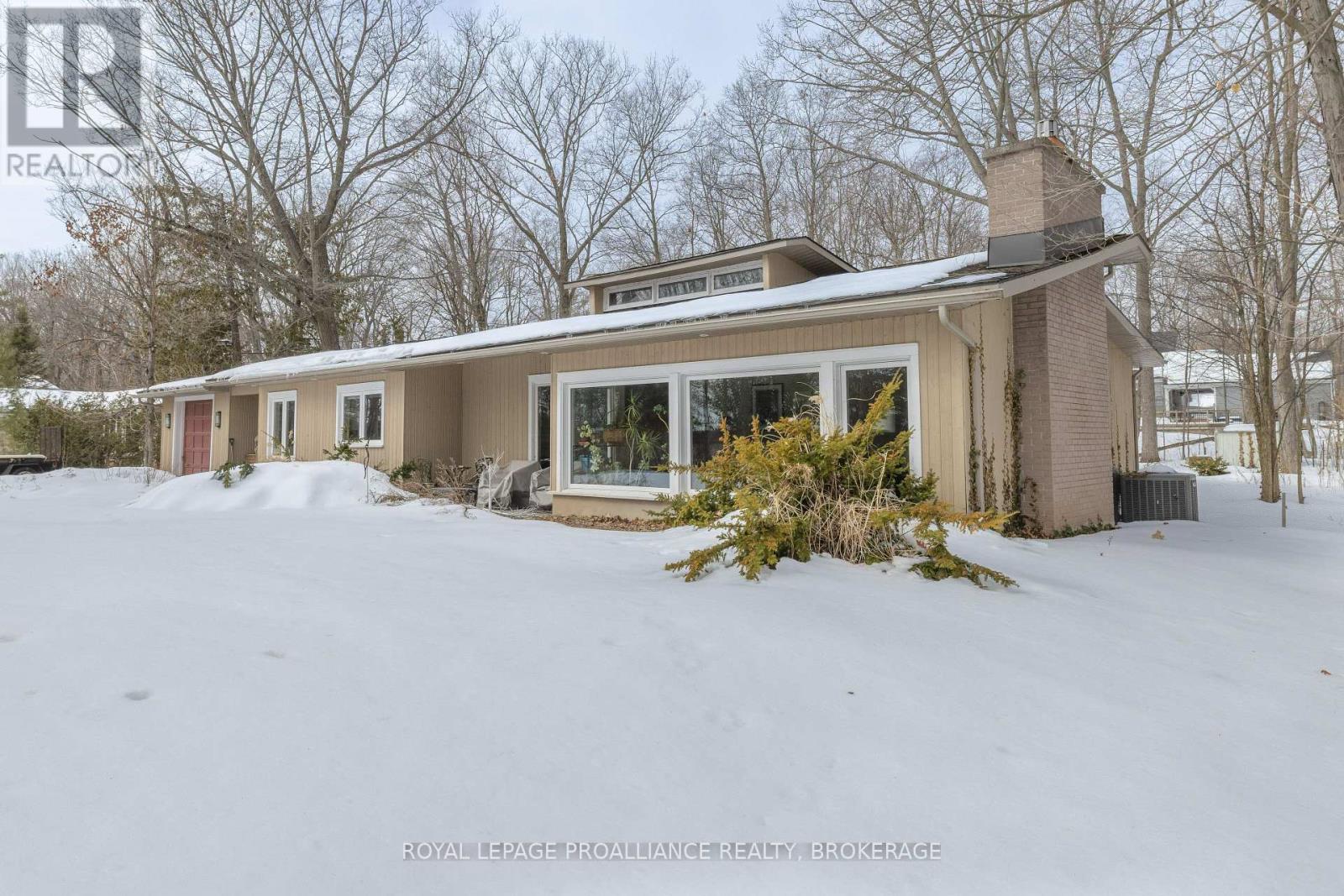 27 Riverside Drive, Kingston, Ontario  K7L 4V1 - Photo 2 - X12929684