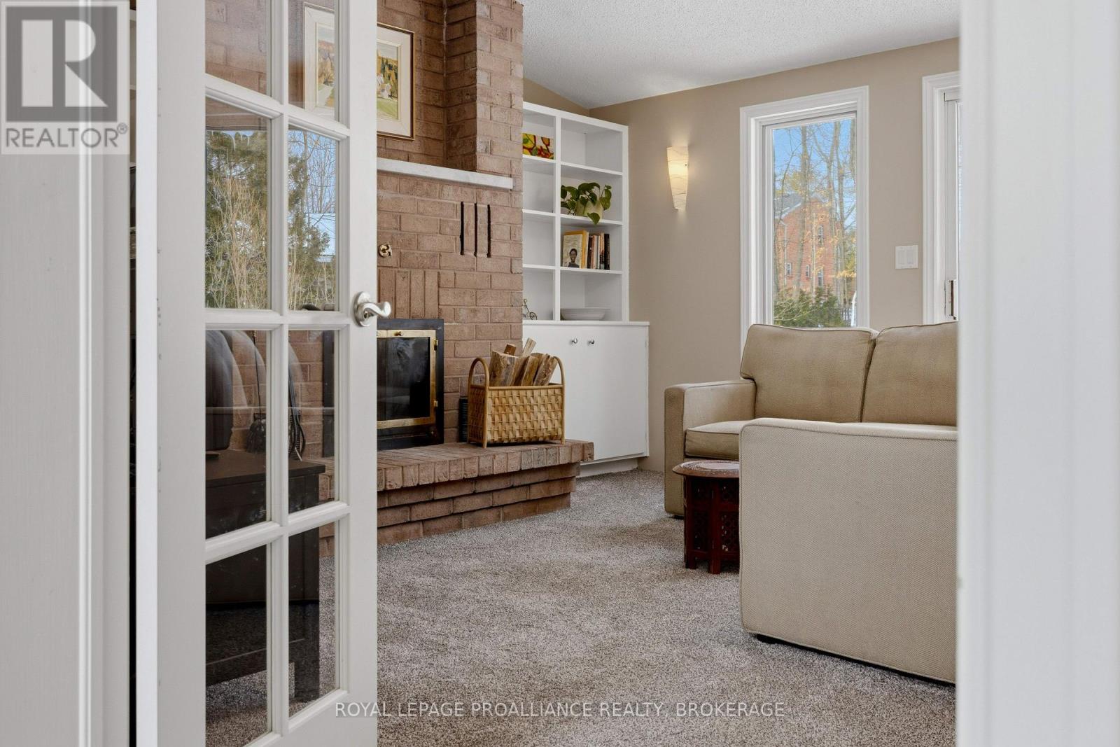 27 Riverside Drive, Kingston, Ontario  K7L 4V1 - Photo 6 - X12929684