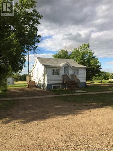 132 3 Avenue E, Empress, Alberta  T0J 1E0 - Photo 1 - A2274424