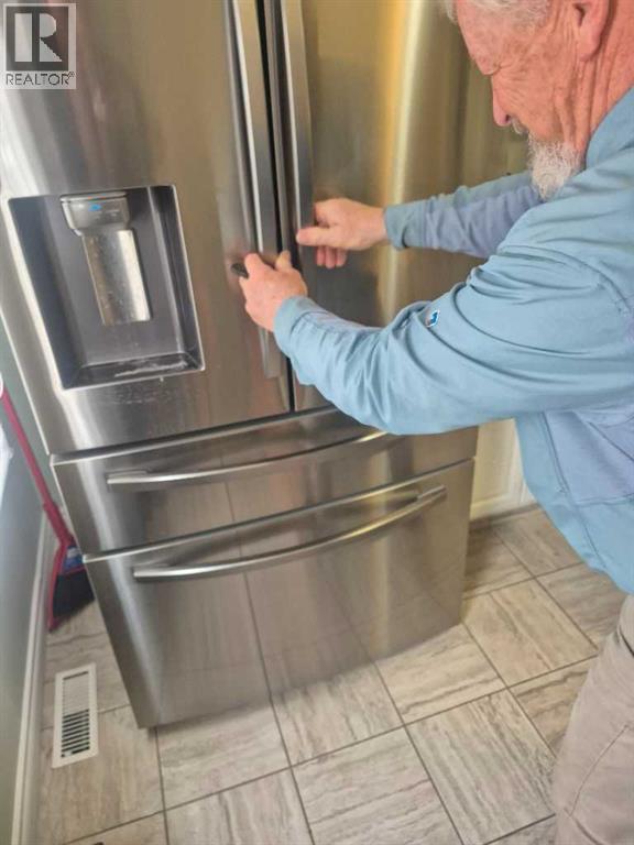 132 3 Avenue E, Empress, Alberta  T0J 1E0 - Photo 11 - A2274424