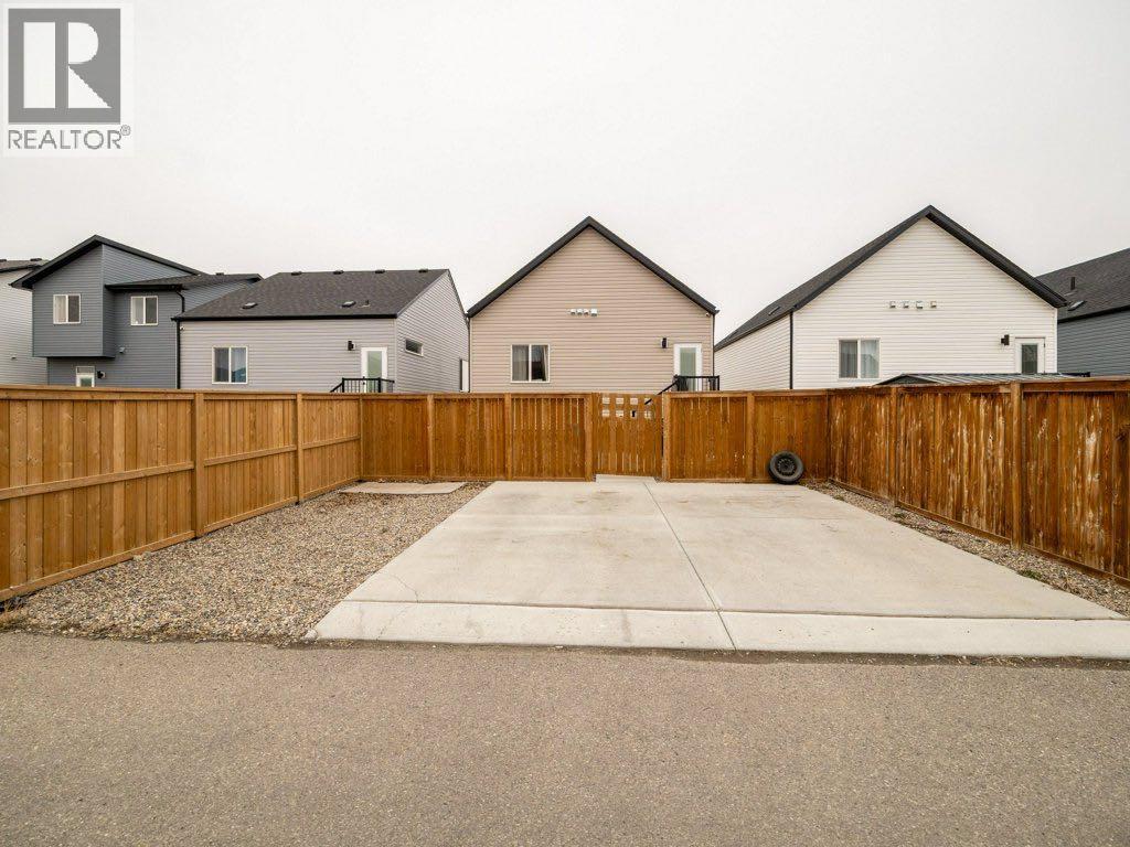 308 Uplands Boulevard N, Lethbridge, Alberta  T1H 7C7 - Photo 40 - A2296264