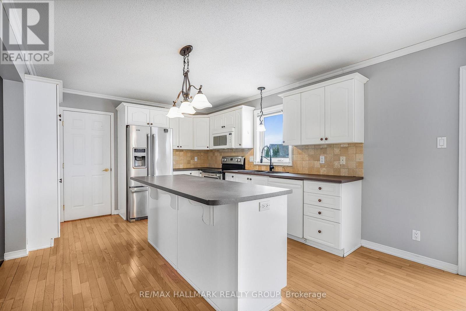 1802 Patricia Street, Clarence-Rockland, Ontario  K4K 1T4 - Photo 10 - X12929594