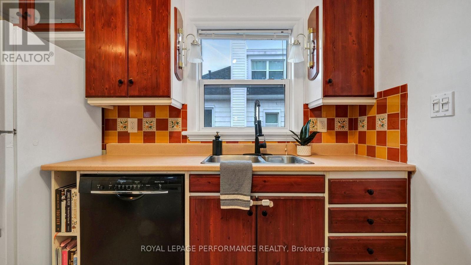 319 Frontenac Street, Ottawa, Ontario  K1L 6K6 - Photo 8 - X12929662