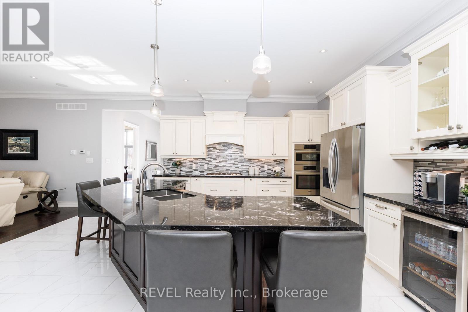 9421 Madison Crescent, Niagara Falls, Ontario  L2H 0M3 - Photo 14 - X12929614