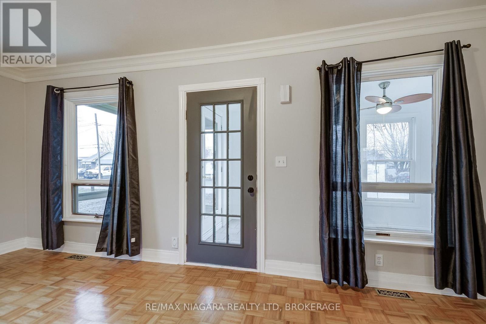 71 Joseph Street, Fort Erie, Ontario  L2A 5J6 - Photo 11 - X12929784