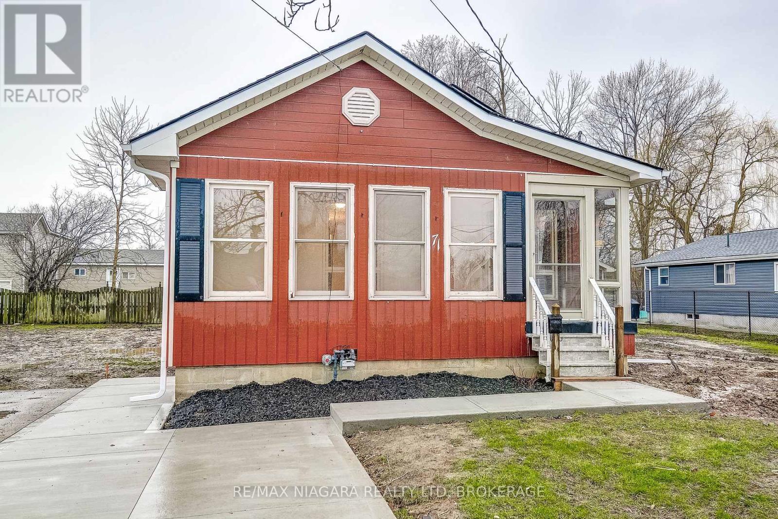 71 Joseph Street, Fort Erie, Ontario  L2A 5J6 - Photo 3 - X12929784