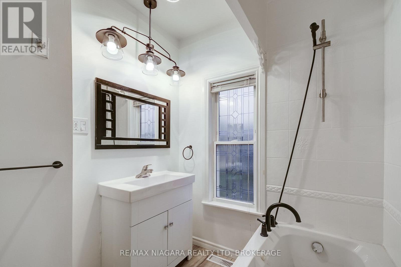 71 Joseph Street, Fort Erie, Ontario  L2A 5J6 - Photo 32 - X12929784