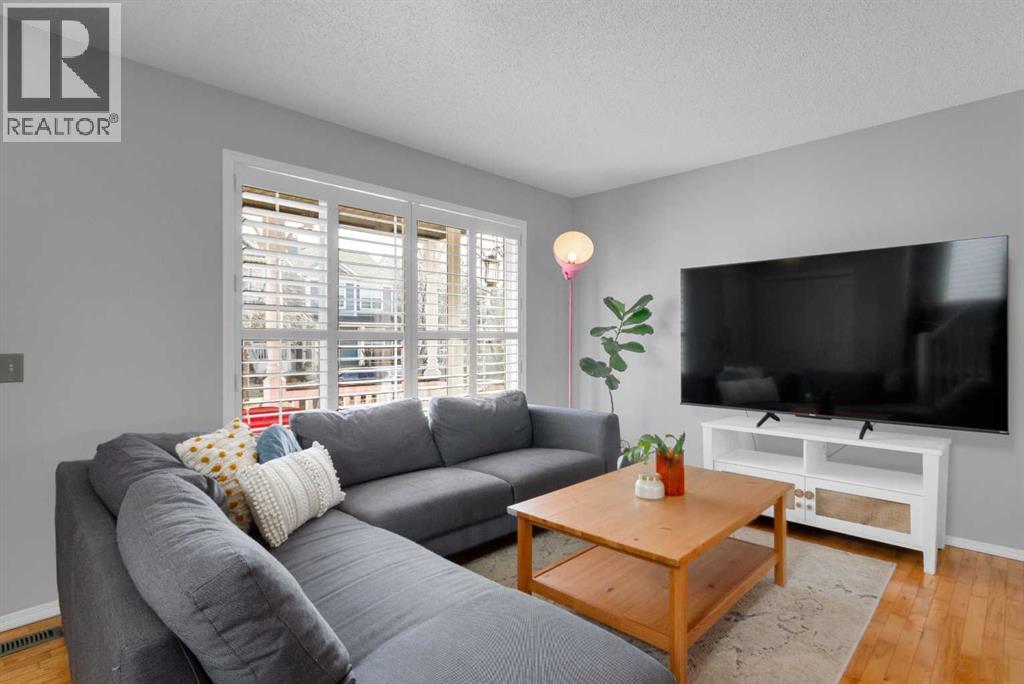 37 Prestwick Rise Se, Calgary, Alberta  T2Z 4A6 - Photo 7 - A2295393