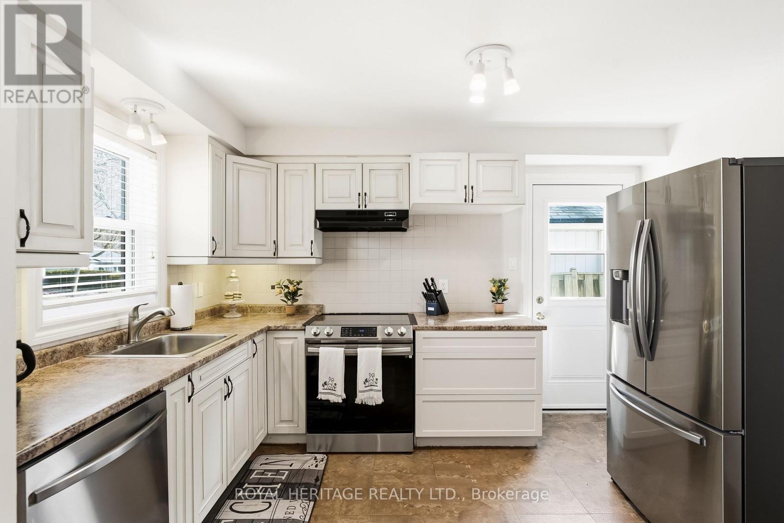 148 Guthrie Crescent, Whitby (Lynde Creek), Ontario  L1P 1A8 - Photo 11 - E12929808