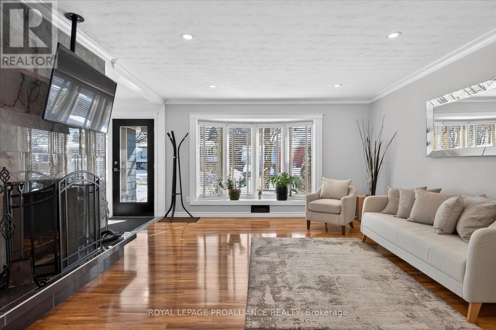 960 Weller Street N, Peterborough, Ontario  K9J 4Y2 - Photo 5 - X12838398