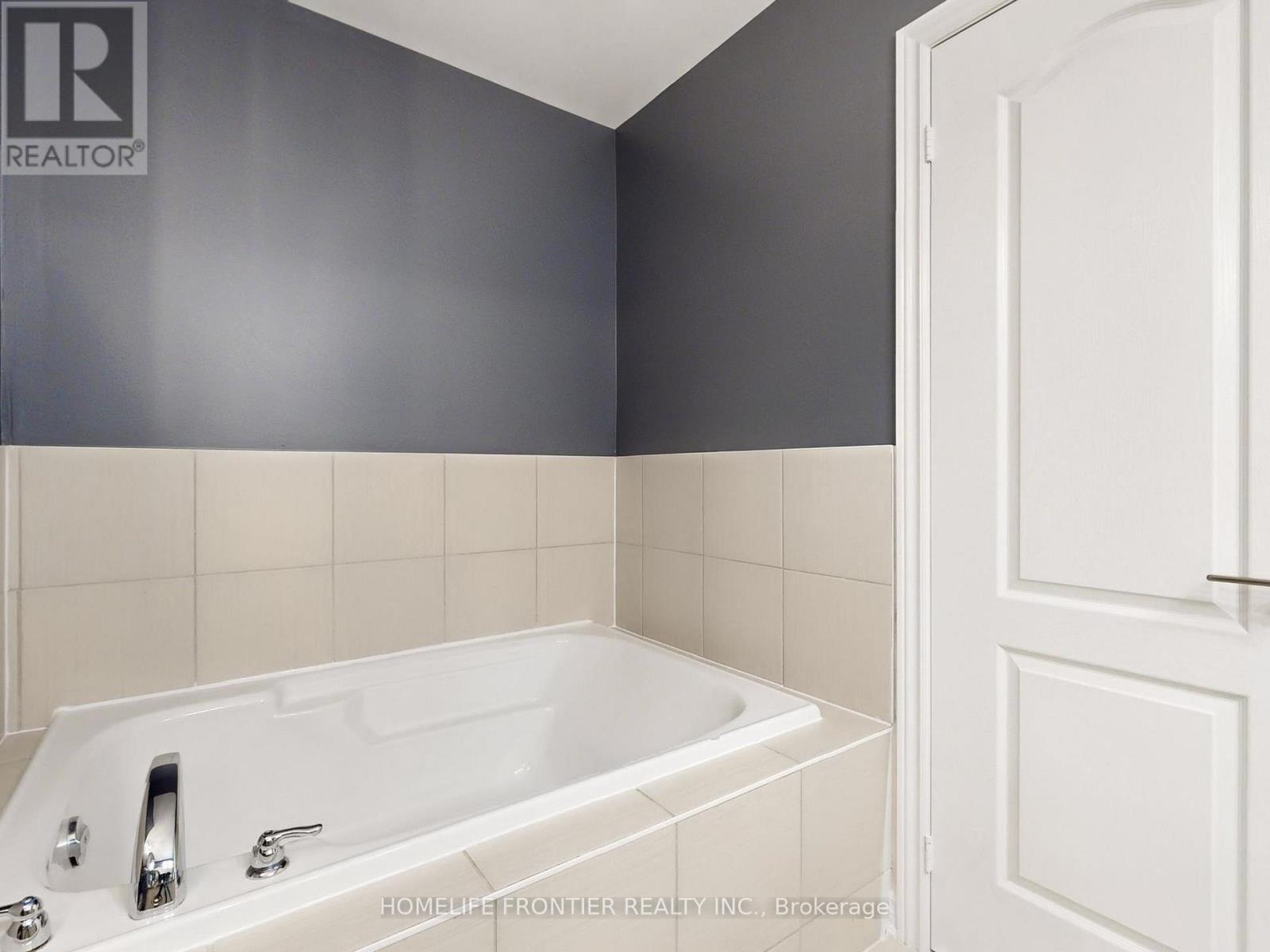 6 - 8777 Dufferin Street, Vaughan, Ontario  L4J 8W3 - Photo 18 - N12929762