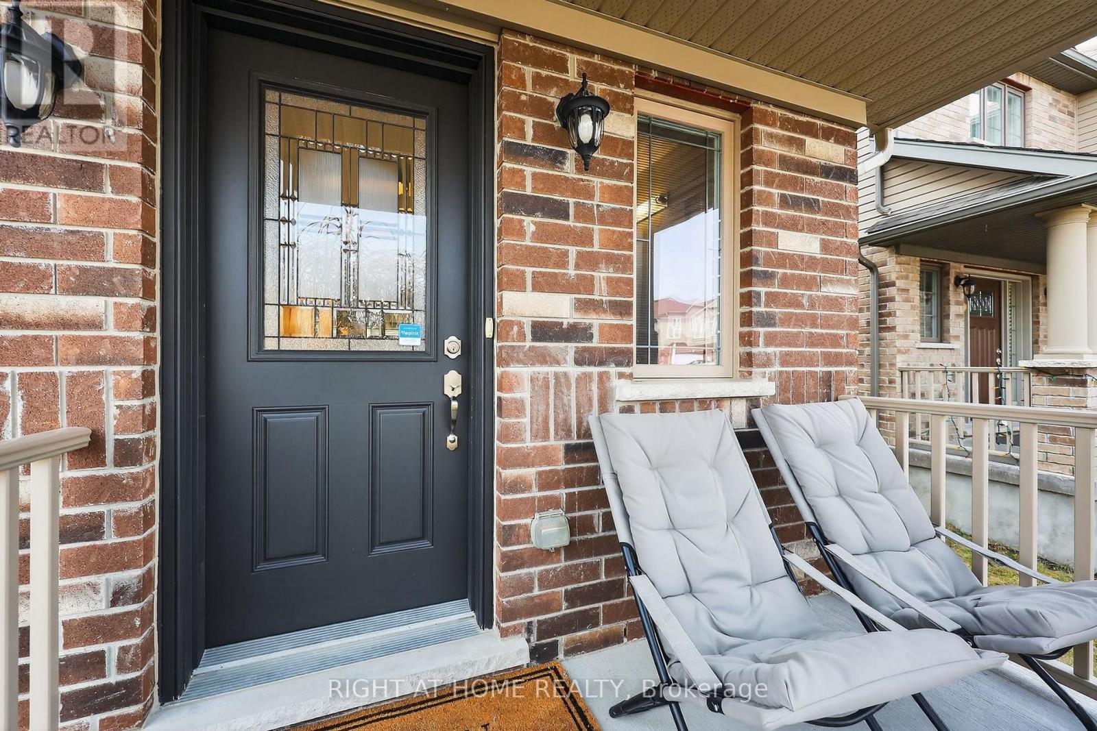 43 Burt Avenue, New Tecumseth (Alliston), Ontario  L9R 0G8 - Photo 3 - N12929792