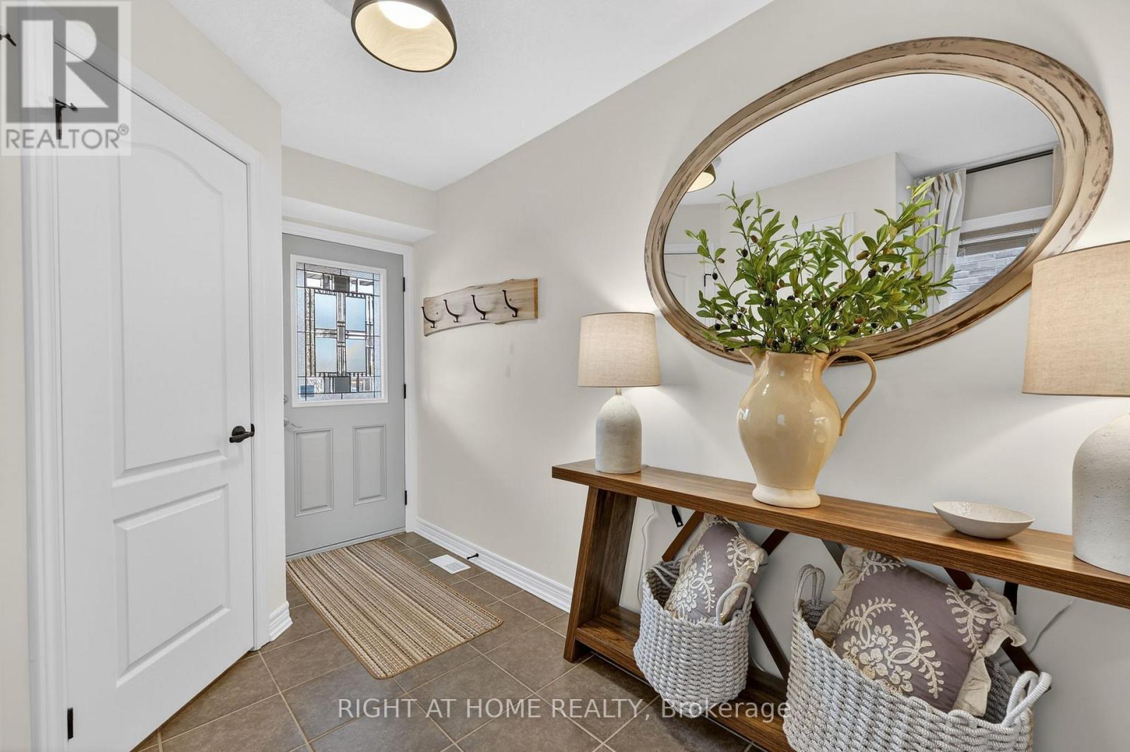 43 Burt Avenue, New Tecumseth (Alliston), Ontario  L9R 0G8 - Photo 4 - N12929792