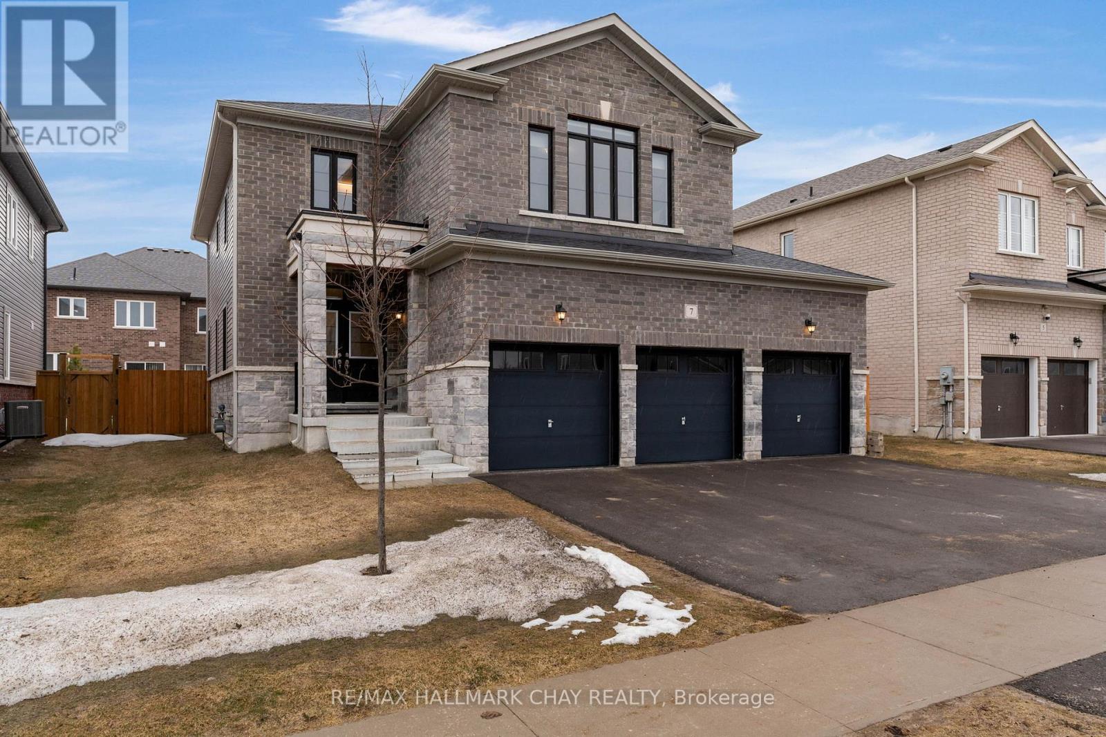 7 Middleton Drive, Wasaga Beach, Ontario  L9Z 0L1 - Photo 2 - S12929640