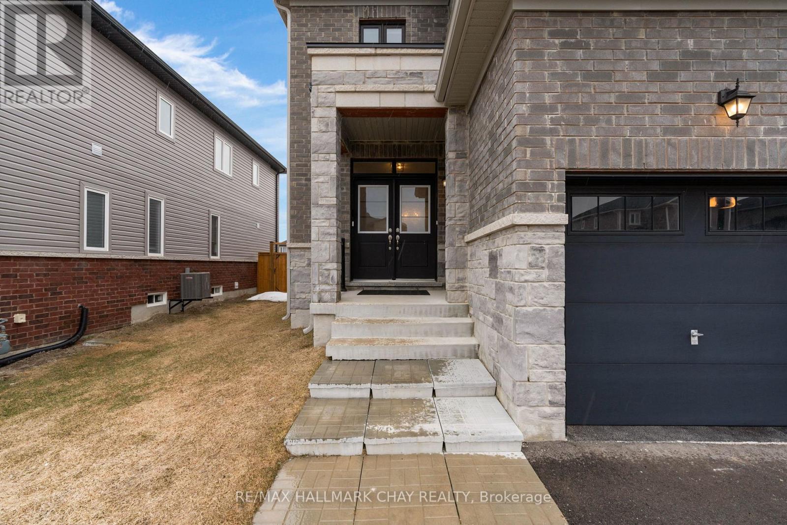 7 Middleton Drive, Wasaga Beach, Ontario  L9Z 0L1 - Photo 3 - S12929640