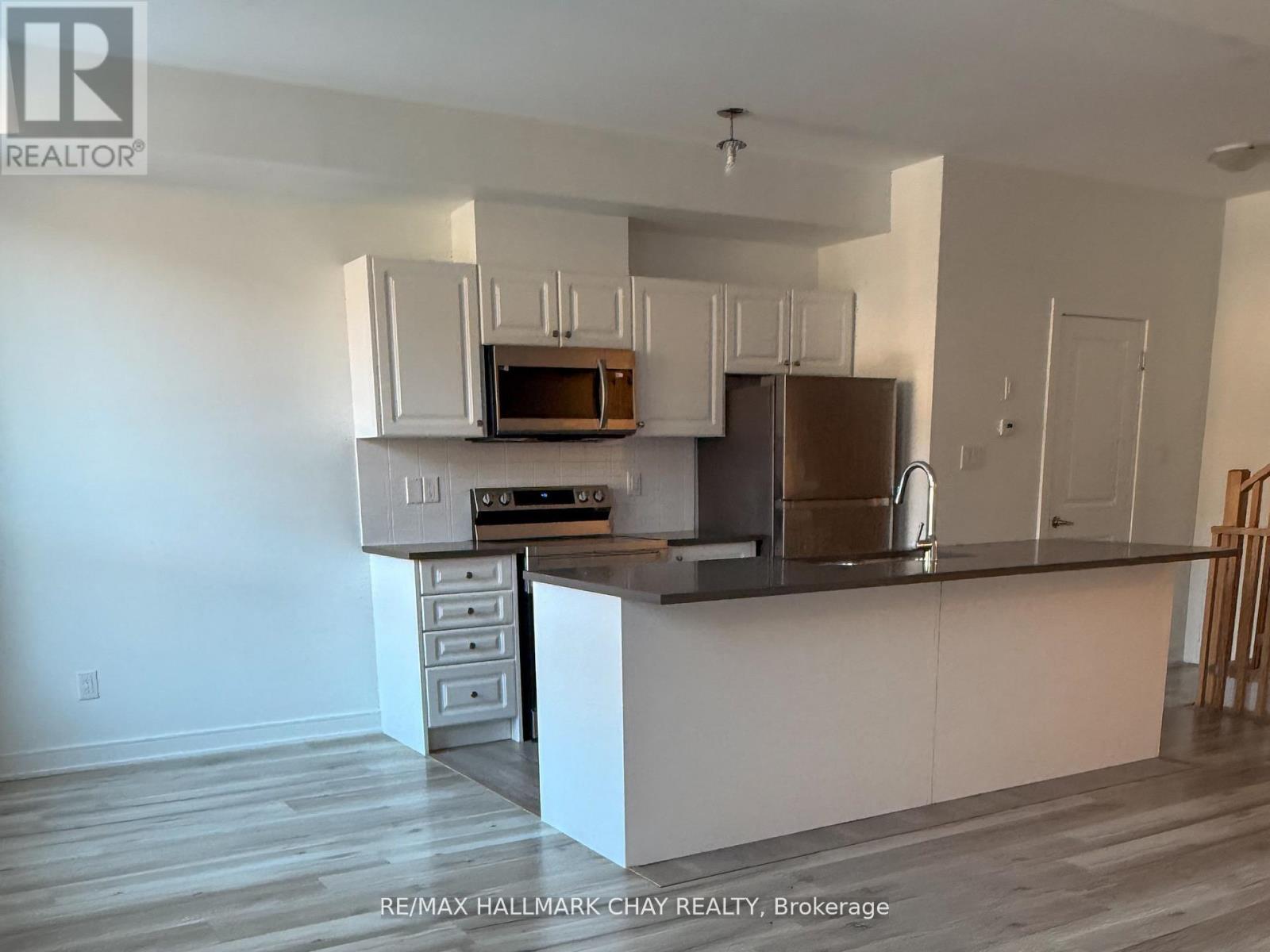 5 Red Maple Lane, Barrie (Innis-Shore), Ontario  L9J 0N4 - Photo 5 - S12929712