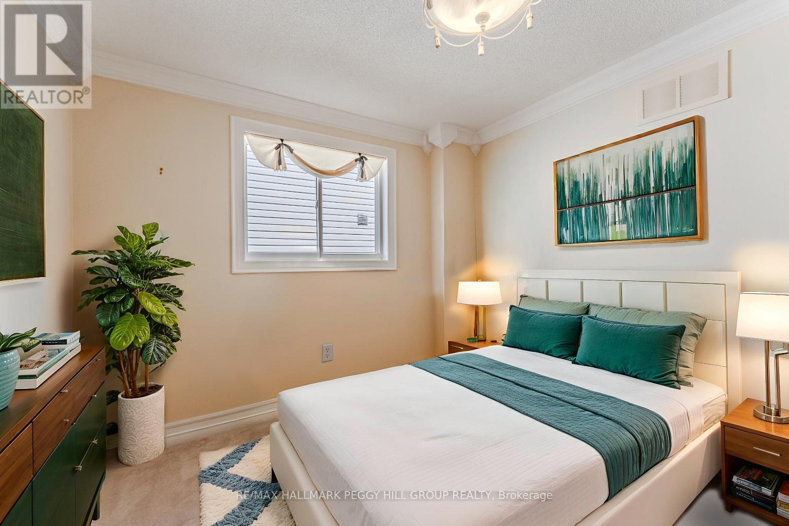 72 Stanley Street, Barrie (East Bayfield), Ontario  L4M 6V5 - Photo 6 - S12929814