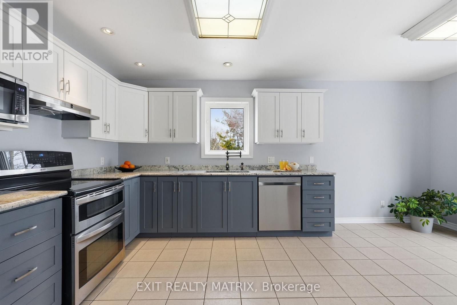 563 Loucks Drive, Russell, Ontario  K4R 1H1 - Photo 8 - X12923998