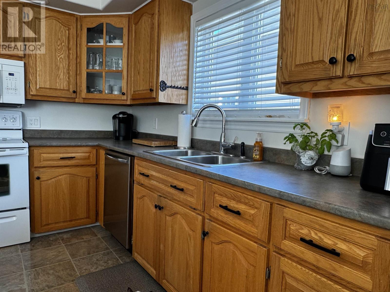 75 Lower Maclean Street, Glace Bay, Nova Scotia  B1A 2K9 - Photo 17 - 202604279