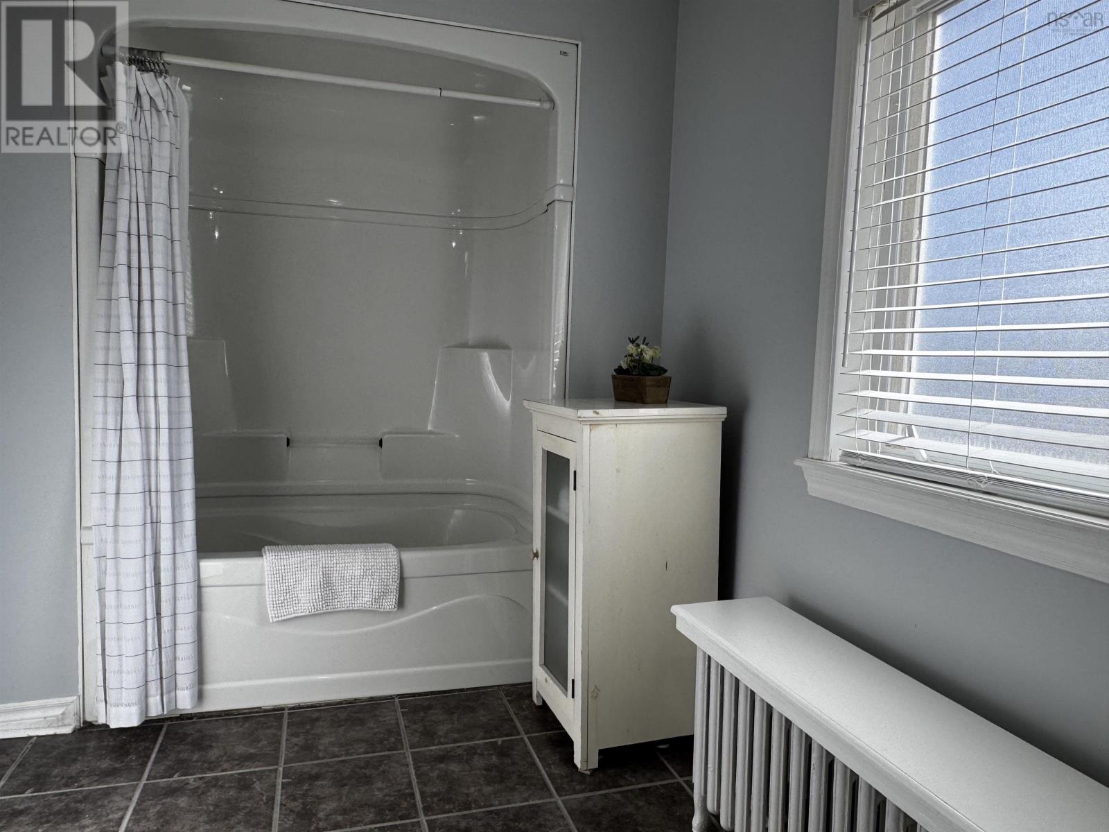 75 Lower Maclean Street, Glace Bay, Nova Scotia  B1A 2K9 - Photo 28 - 202604279