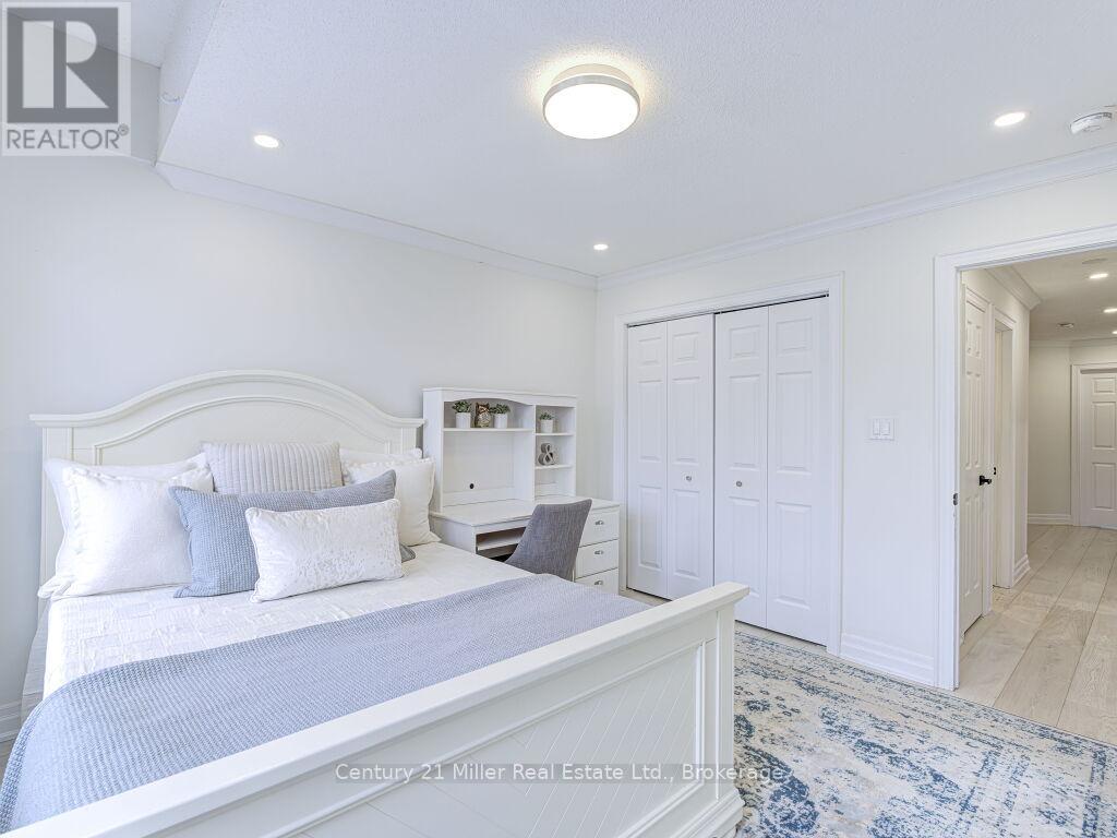 2094 Redstone Crescent, Oakville, Ontario  L6M 5B1 - Photo 28 - W12928182