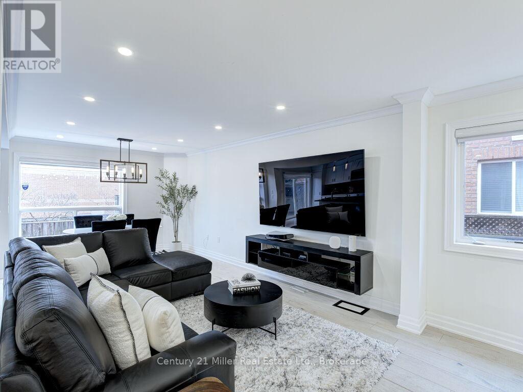 2094 Redstone Crescent, Oakville, Ontario  L6M 5B1 - Photo 9 - W12928182