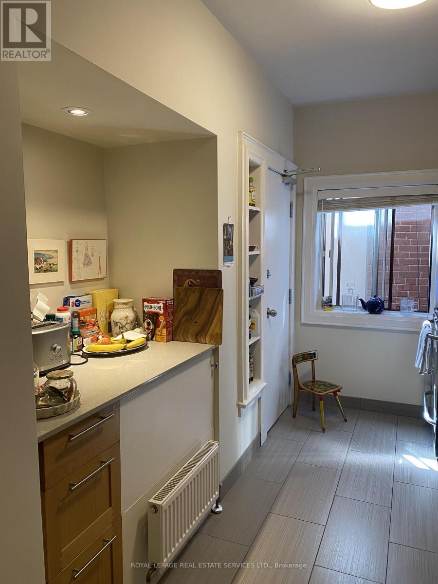 393* Willard Avenue, Toronto, Ontario  M6S 3R4 - Photo 37 - W12929730