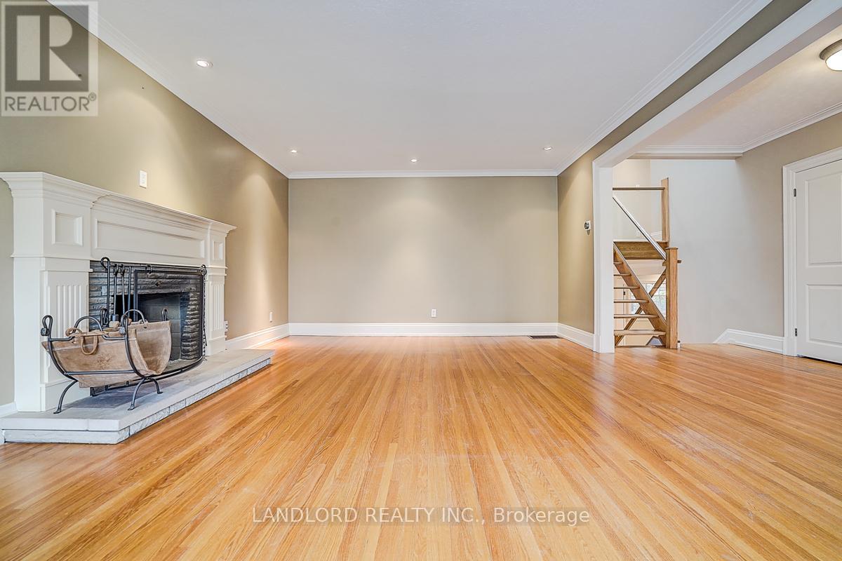 88 Princess Anne Crescent, Toronto (Princess-Rosethorn), Ontario  M9A 2P8 - Photo 11 - W12929778