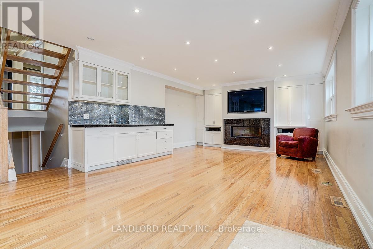 88 Princess Anne Crescent, Toronto (Princess-Rosethorn), Ontario  M9A 2P8 - Photo 15 - W12929778