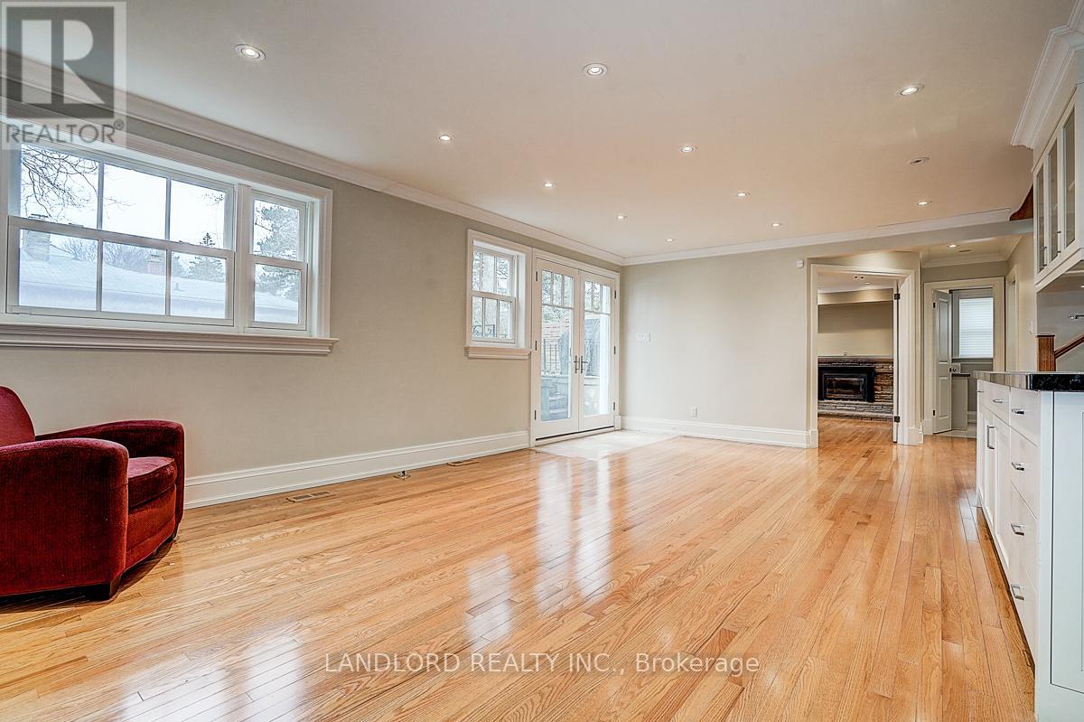 88 Princess Anne Crescent, Toronto (Princess-Rosethorn), Ontario  M9A 2P8 - Photo 16 - W12929778