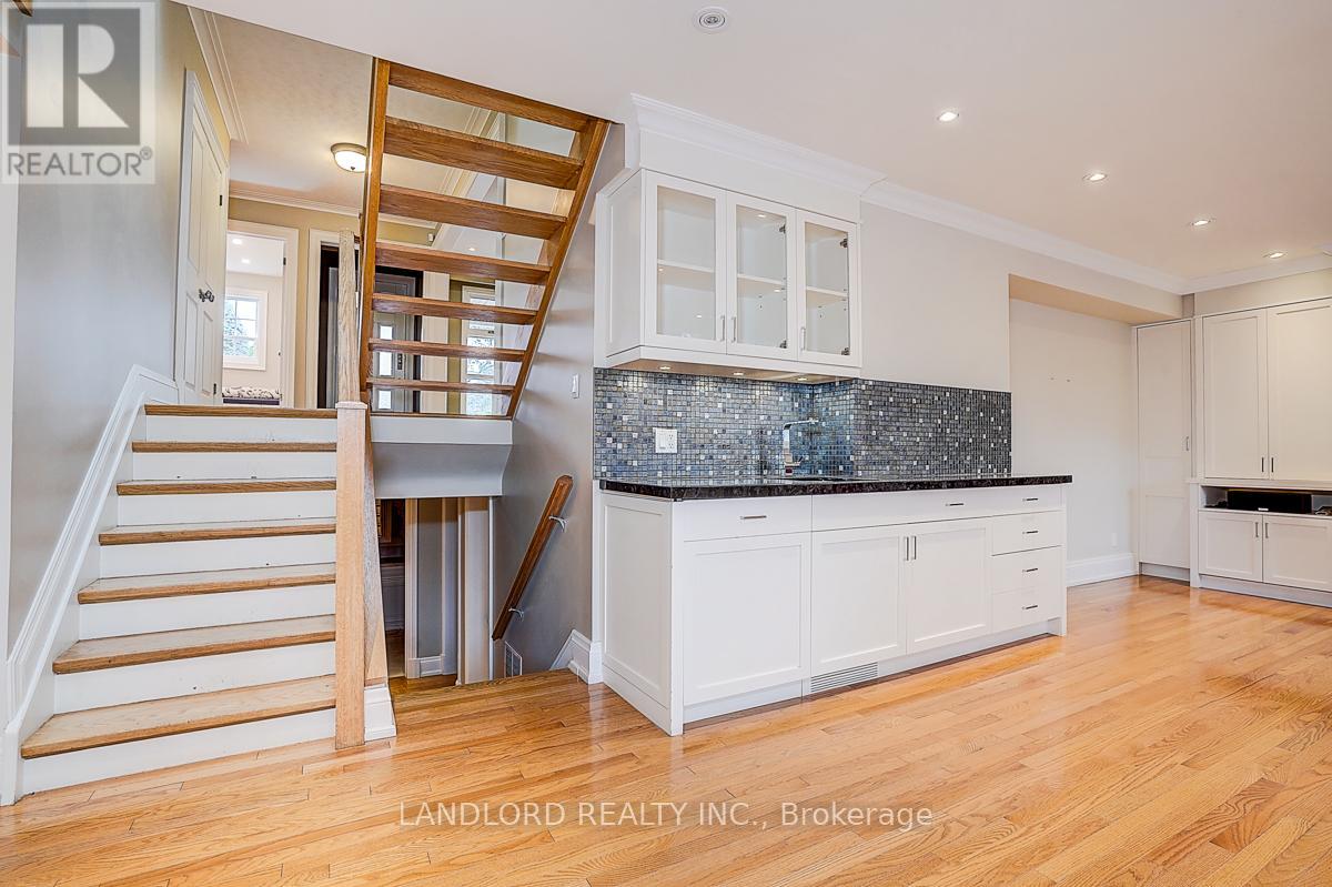 88 Princess Anne Crescent, Toronto (Princess-Rosethorn), Ontario  M9A 2P8 - Photo 17 - W12929778