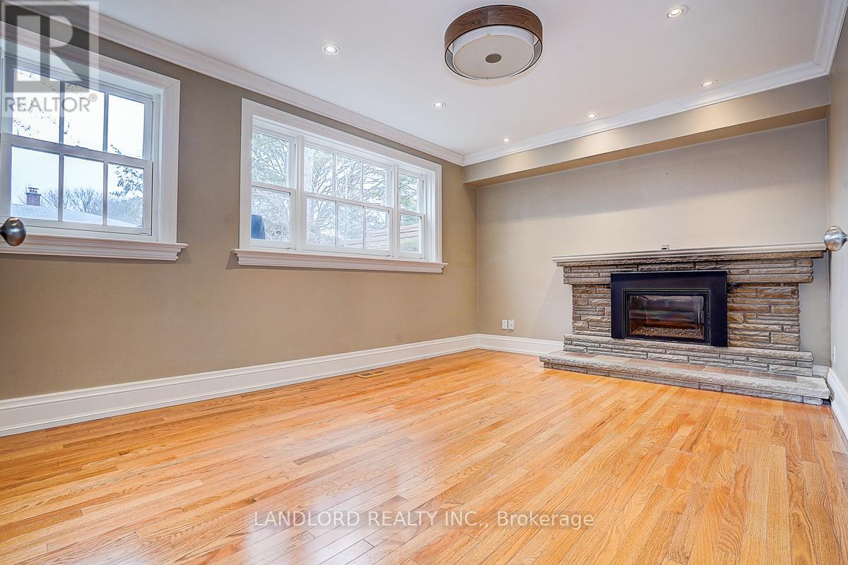 88 Princess Anne Crescent, Toronto (Princess-Rosethorn), Ontario  M9A 2P8 - Photo 18 - W12929778