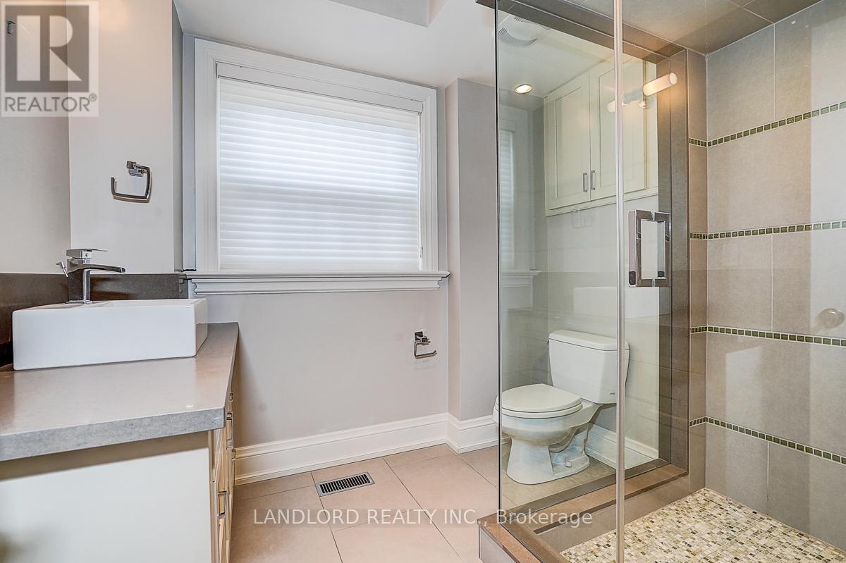 88 Princess Anne Crescent, Toronto (Princess-Rosethorn), Ontario  M9A 2P8 - Photo 21 - W12929778