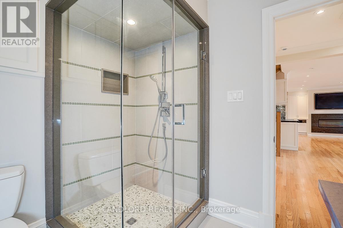 88 Princess Anne Crescent, Toronto (Princess-Rosethorn), Ontario  M9A 2P8 - Photo 22 - W12929778