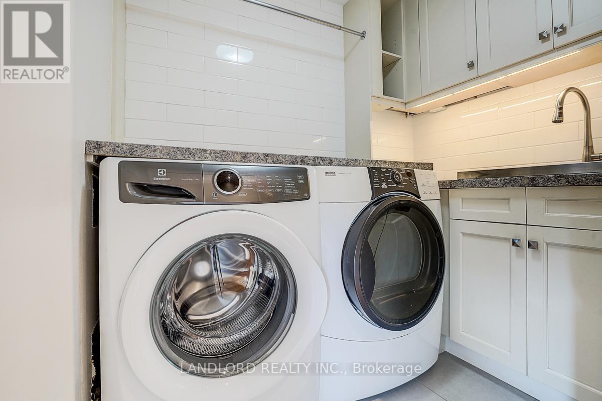 88 Princess Anne Crescent, Toronto (Princess-Rosethorn), Ontario  M9A 2P8 - Photo 23 - W12929778