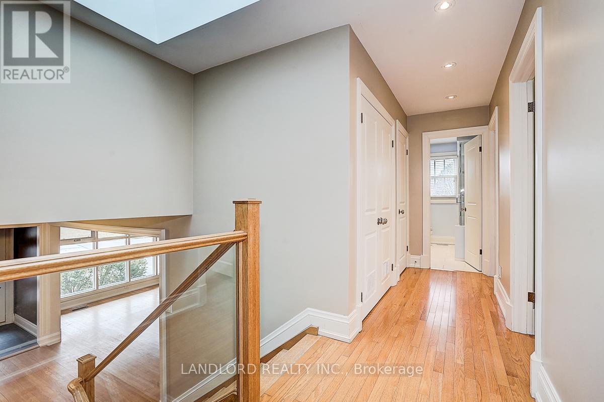 88 Princess Anne Crescent, Toronto (Princess-Rosethorn), Ontario  M9A 2P8 - Photo 25 - W12929778